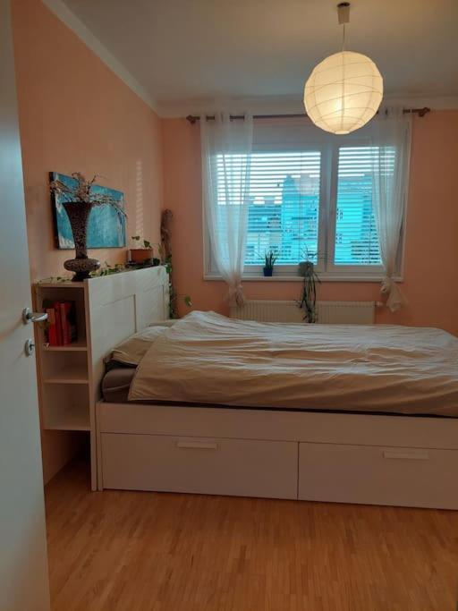 Schoene Helle Mit Whirlpoolbadewanne * Graz